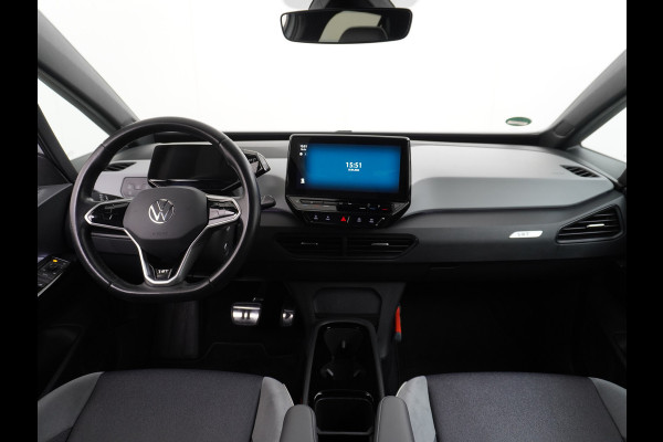 Volkswagen ID.3 58kWh 204PK First Plus Navi-Pro 19" Camera Apple Carplay Android Auto Matrix-LED Stoel-Stuurverwarming Adapt.Cruise Control Pdc  Lmv Bluetooth Draadloze telefoonlader Regensensor Rijstrooksensor Verkeersbord detectie €44.000,- Nieuw! Grootste accu (garantie t/m 30-12-2028)