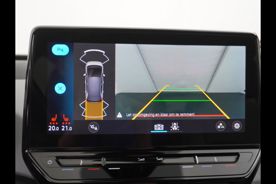 Volkswagen ID.3 58kWh 204PK First Plus Navi-Pro 19" Camera Apple Carplay Android Auto Matrix-LED Stoel-Stuurverwarming Adapt.Cruise Control Pdc  Lmv Bluetooth Draadloze telefoonlader Regensensor Rijstrooksensor Verkeersbord detectie €44.000,- Nieuw! Grootste accu (garantie t/m 30-12-2028)
