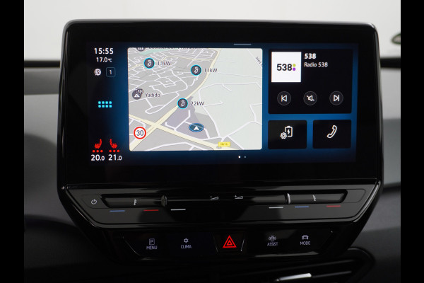 Volkswagen ID.3 58kWh 204PK First Plus Navi-Pro 19" Camera Apple Carplay Android Auto Matrix-LED Stoel-Stuurverwarming Adapt.Cruise Control Pdc  Lmv Bluetooth Draadloze telefoonlader Regensensor Rijstrooksensor Verkeersbord detectie €44.000,- Nieuw! Grootste accu (garantie t/m 30-12-2028)