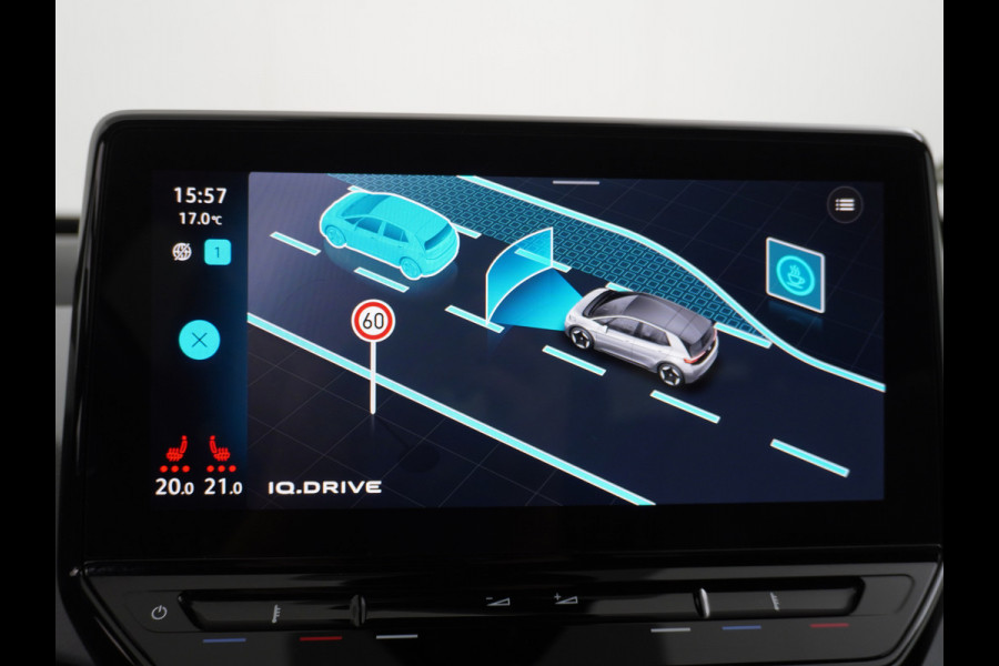 Volkswagen ID.3 58kWh 204PK First Plus Navi-Pro 19" Camera Apple Carplay Android Auto Matrix-LED Stoel-Stuurverwarming Adapt.Cruise Control Pdc  Lmv Bluetooth Draadloze telefoonlader Regensensor Rijstrooksensor Verkeersbord detectie €44.000,- Nieuw! Grootste accu (garantie t/m 30-12-2028)
