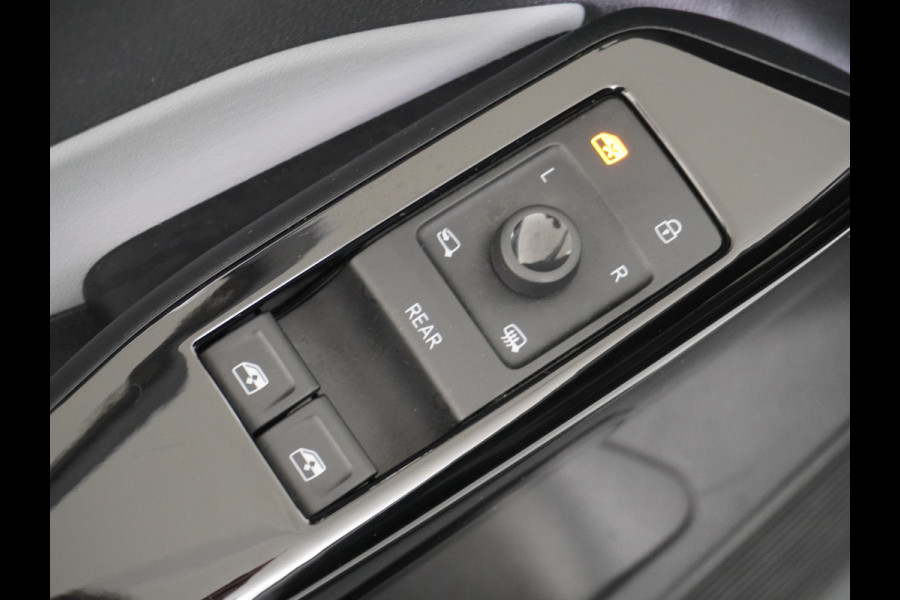 Volkswagen ID.3 58kWh 204PK First Plus Navi-Pro 19" Camera Apple Carplay Android Auto Matrix-LED Stoel-Stuurverwarming Adapt.Cruise Control Pdc  Lmv Bluetooth Draadloze telefoonlader Regensensor Rijstrooksensor Verkeersbord detectie €44.000,- Nieuw! Grootste accu (garantie t/m 30-12-2028)