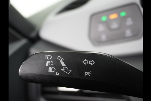 Volkswagen ID.3 58kWh 204PK First Plus Navi-Pro 19" Camera Apple Carplay Android Auto Matrix-LED Stoel-Stuurverwarming Adapt.Cruise Control Pdc  Lmv Bluetooth Draadloze telefoonlader Regensensor Rijstrooksensor Verkeersbord detectie €44.000,- Nieuw! Grootste accu (garantie t/m 30-12-2028)