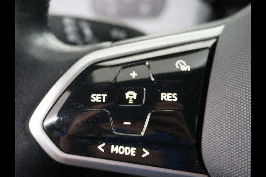 Volkswagen ID.3 58kWh 204PK First Plus Navi-Pro 19" Camera Apple Carplay Android Auto Matrix-LED Stoel-Stuurverwarming Adapt.Cruise Control Pdc  Lmv Bluetooth Draadloze telefoonlader Regensensor Rijstrooksensor Verkeersbord detectie €44.000,- Nieuw! Grootste accu (garantie t/m 30-12-2028)