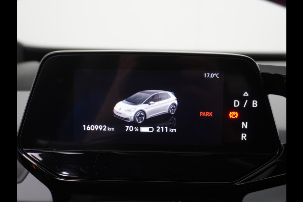 Volkswagen ID.3 58kWh 204PK First Plus Navi-Pro 19" Camera Apple Carplay Android Auto Matrix-LED Stoel-Stuurverwarming Adapt.Cruise Control Pdc  Lmv Bluetooth Draadloze telefoonlader Regensensor Rijstrooksensor Verkeersbord detectie €44.000,- Nieuw! Grootste accu (garantie t/m 30-12-2028)
