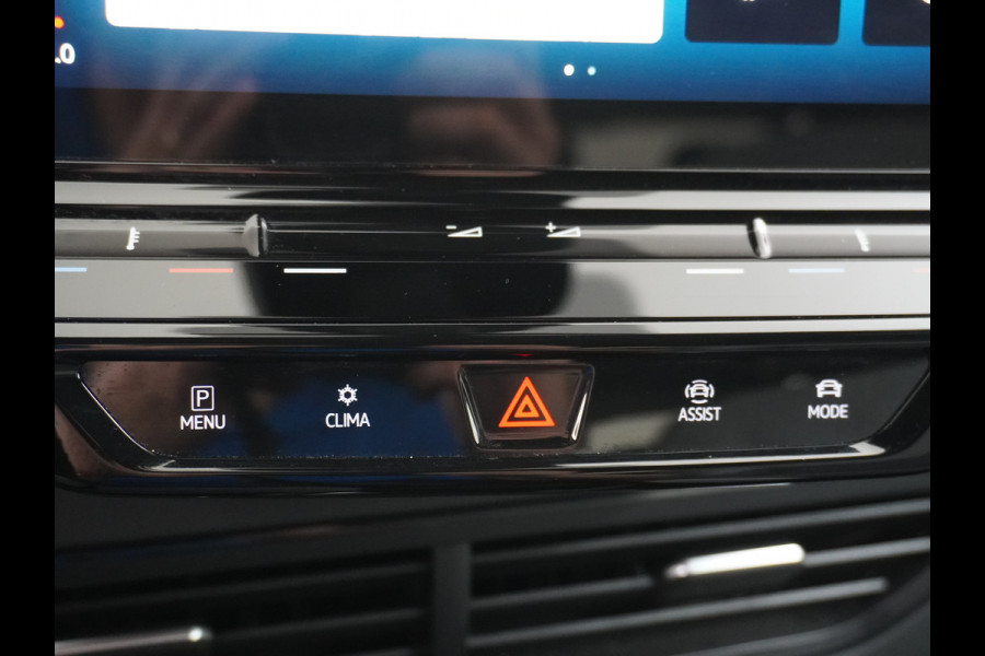 Volkswagen ID.3 58kWh 204PK First Plus Navi-Pro 19" Camera Apple Carplay Android Auto Matrix-LED Stoel-Stuurverwarming Adapt.Cruise Control Pdc  Lmv Bluetooth Draadloze telefoonlader Regensensor Rijstrooksensor Verkeersbord detectie €44.000,- Nieuw! Grootste accu (garantie t/m 30-12-2028)