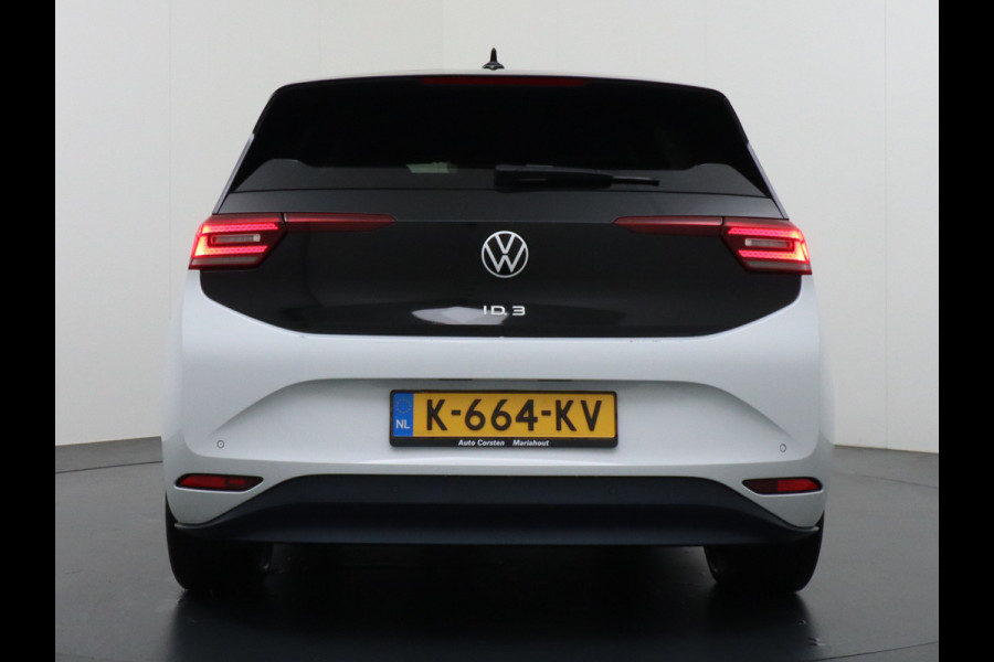 Volkswagen ID.3 58kWh 204PK First Plus Navi-Pro 19" Camera Apple Carplay Android Auto Matrix-LED Stoel-Stuurverwarming Adapt.Cruise Control Pdc  Lmv Bluetooth Draadloze telefoonlader Regensensor Rijstrooksensor Verkeersbord detectie €44.000,- Nieuw! Grootste accu (garantie t/m 30-12-2028)