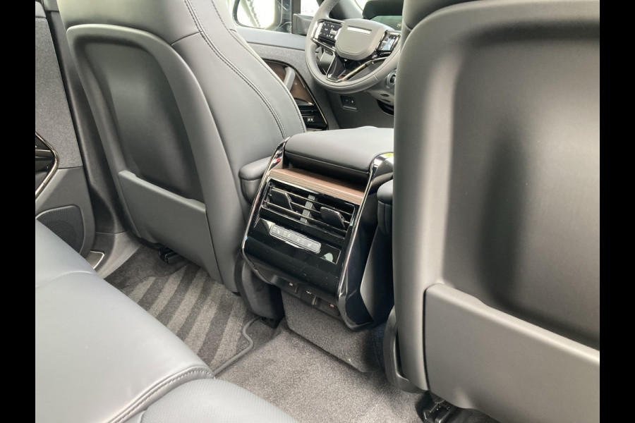 Land Rover Range Rover Sport P460e Dynamic SE PHEV | Direct leverbaar! NL auto | 23” ‘Style 1075’ | Pano schuif-/kanteldak [041CZ] | Meridian™ 3D Surround [025MN] | Walnut houtfineer [088UM] | Elek. trekhaak [028LD] | Cold Climate Pack [072BI