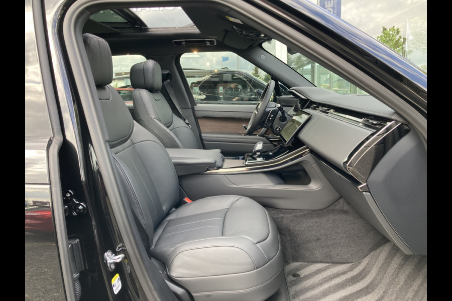 Land Rover Range Rover Sport P460e Dynamic SE PHEV | Direct leverbaar! NL auto | 23” ‘Style 1075’ | Pano schuif-/kanteldak [041CZ] | Meridian™ 3D Surround [025MN] | Walnut houtfineer [088UM] | Elek. trekhaak [028LD] | Cold Climate Pack [072BI