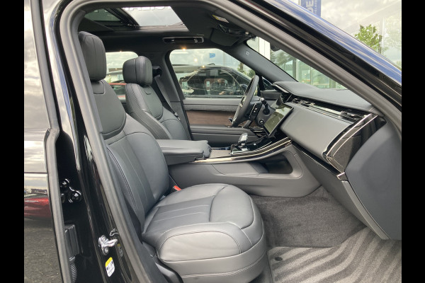 Land Rover Range Rover Sport P460e Dynamic SE PHEV | Direct leverbaar! NL auto | 23” ‘Style 1075’ | Pano schuif-/kanteldak [041CZ] | Meridian™ 3D Surround [025MN] | Walnut houtfineer [088UM] | Elek. trekhaak [028LD] | Cold Climate Pack [072BI
