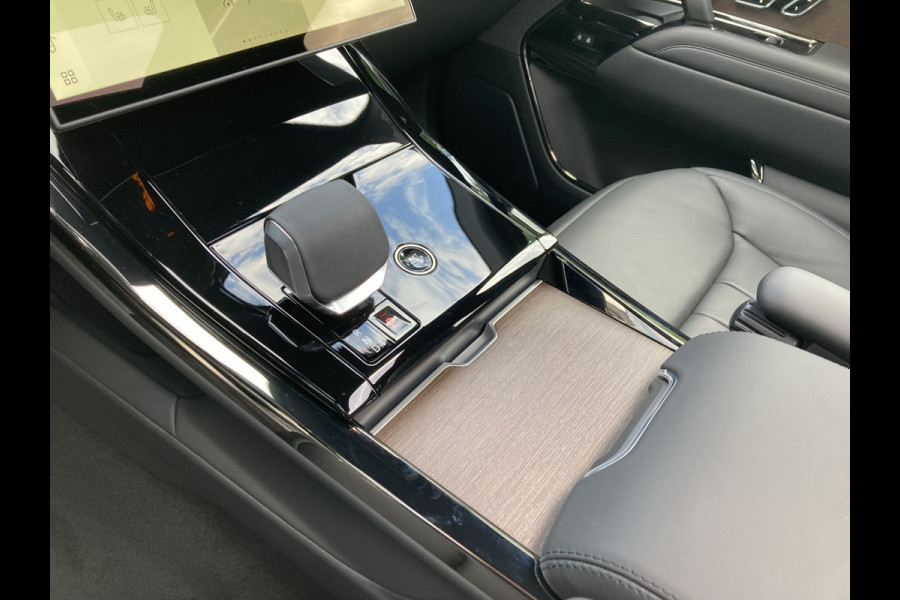 Land Rover Range Rover Sport P460e Dynamic SE PHEV | Direct leverbaar! NL auto | 23” ‘Style 1075’ | Pano schuif-/kanteldak [041CZ] | Meridian™ 3D Surround [025MN] | Walnut houtfineer [088UM] | Elek. trekhaak [028LD] | Cold Climate Pack [072BI