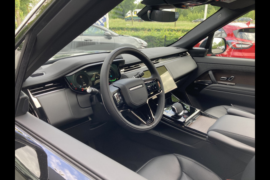 Land Rover Range Rover Sport P460e Dynamic SE PHEV | Direct leverbaar! NL auto | 23” ‘Style 1075’ | Pano schuif-/kanteldak [041CZ] | Meridian™ 3D Surround [025MN] | Walnut houtfineer [088UM] | Elek. trekhaak [028LD] | Cold Climate Pack [072BI
