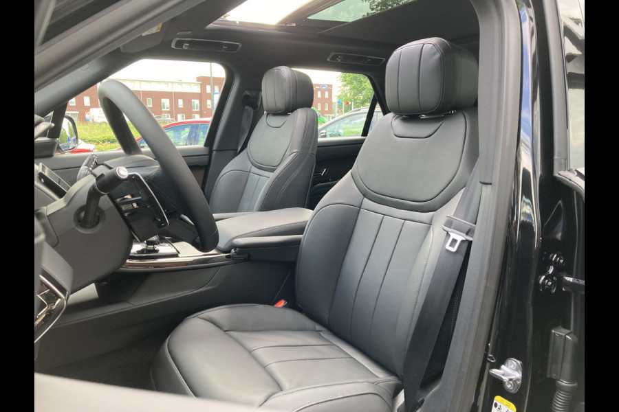 Land Rover Range Rover Sport P460e Dynamic SE PHEV | Direct leverbaar! NL auto | 23” ‘Style 1075’ | Pano schuif-/kanteldak [041CZ] | Meridian™ 3D Surround [025MN] | Walnut houtfineer [088UM] | Elek. trekhaak [028LD] | Cold Climate Pack [072BI