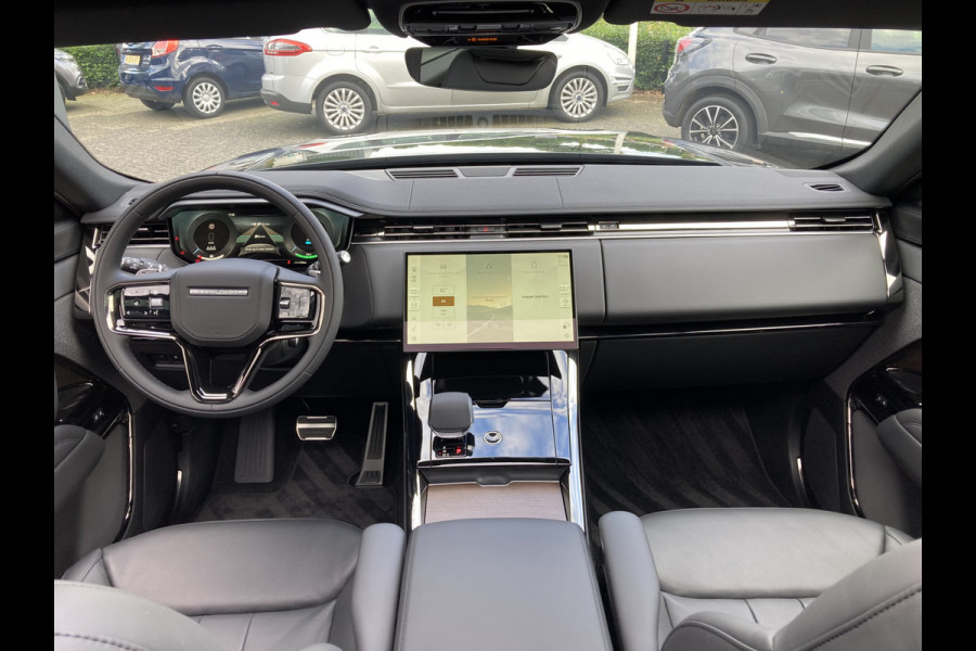 Land Rover Range Rover Sport P460e Dynamic SE PHEV | Direct leverbaar! NL auto | 23” ‘Style 1075’ | Pano schuif-/kanteldak [041CZ] | Meridian™ 3D Surround [025MN] | Walnut houtfineer [088UM] | Elek. trekhaak [028LD] | Cold Climate Pack [072BI