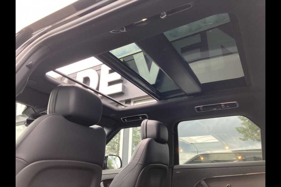 Land Rover Range Rover Sport P460e Dynamic SE PHEV | Direct leverbaar! NL auto | 23” ‘Style 1075’ | Pano schuif-/kanteldak [041CZ] | Meridian™ 3D Surround [025MN] | Walnut houtfineer [088UM] | Elek. trekhaak [028LD] | Cold Climate Pack [072BI
