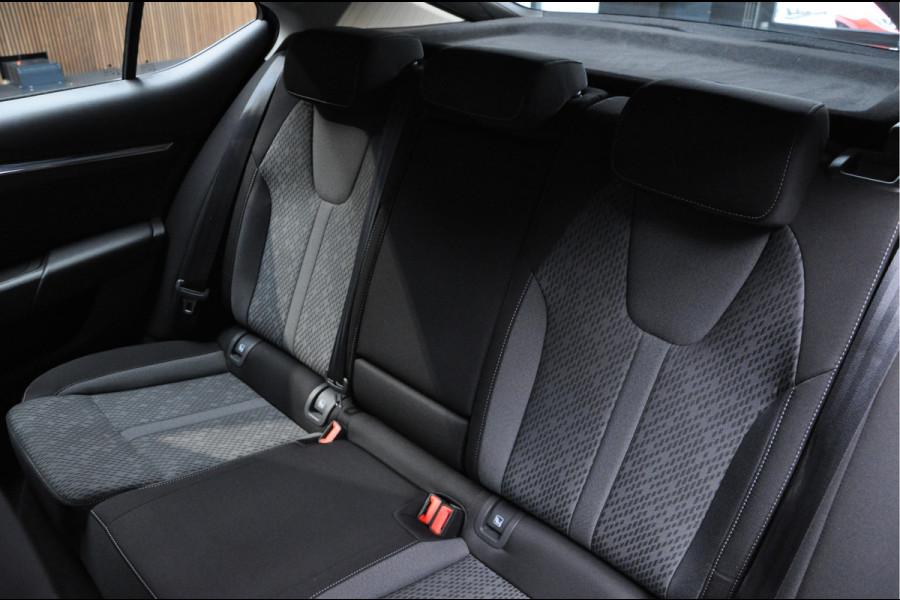 Škoda Octavia 1.4 TSI iV PHEV Head-Up Camera ACC Ambient PDC Keyless Memory