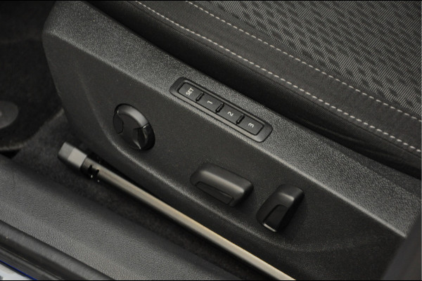 Škoda Octavia 1.4 TSI iV PHEV Head-Up Camera ACC Ambient PDC Keyless Memory