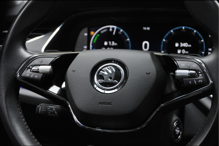Škoda Octavia 1.4 TSI iV PHEV Head-Up Camera ACC Ambient PDC Keyless Memory