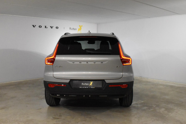 Volvo XC40 B4 211PK Automaat Plus Dark / Lighting Pack / Pixel led / 20'' Velgen / Donker getint glas