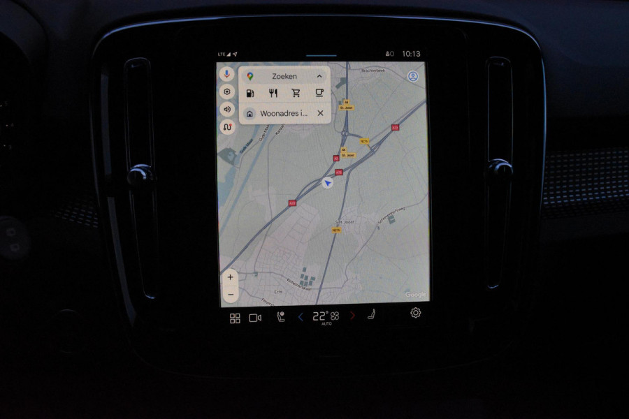 Volvo XC40 B4 211PK Automaat Plus Dark / Lighting Pack / Pixel led / 20'' Velgen / Donker getint glas
