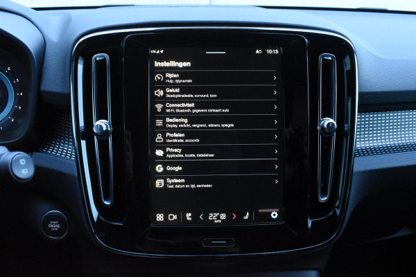 Volvo XC40 B4 211PK Automaat Plus Dark / Lighting Pack / Pixel led / 20'' Velgen / Donker getint glas