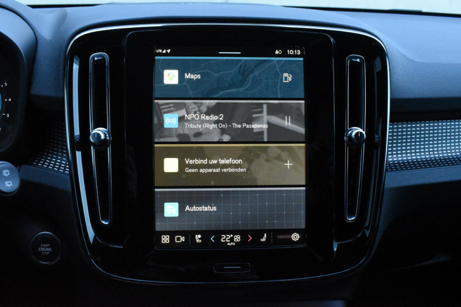 Volvo XC40 B4 211PK Automaat Plus Dark / Lighting Pack / Pixel led / 20'' Velgen / Donker getint glas