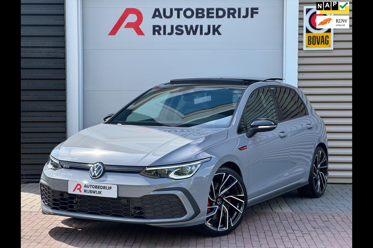 Volkswagen Golf 2.0 TSI GTI Blackstyle Pano/Trekhaak/Matrix Volkswagen Golf 2.0 TSI GTI Blackstyle Pano/Trekhaak/Matrix
