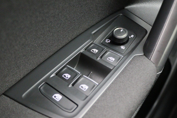 Volkswagen Tiguan Allspace 1.5 TSI Elegance 7p. IQ Light, Stuur-/Stoelverw. ACC, Camera, Apple Carplay, DAB