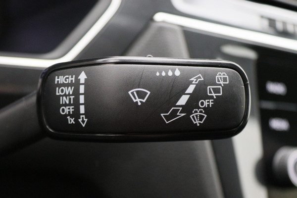 Volkswagen Tiguan Allspace 1.5 TSI Elegance 7p. IQ Light, Stuur-/Stoelverw. ACC, Camera, Apple Carplay, DAB