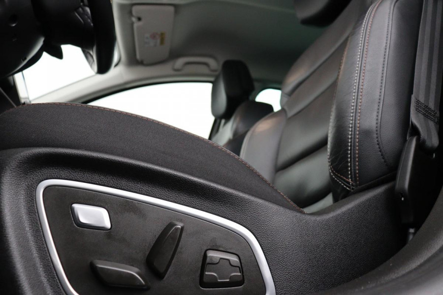 Renault Mégane 1.6 E-Tech Plug-In Hybrid Business Edition One | Head-Up | Leder | Stoel & stuurverwarming | Camera | BOSE Sound | Keyless | Navigatie | Full LED