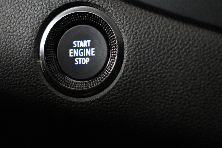 Renault Mégane 1.6 E-Tech Plug-In Hybrid Business Edition One | Head-Up | Leder | Stoel & stuurverwarming | Camera | BOSE Sound | Keyless | Navigatie | Full LED
