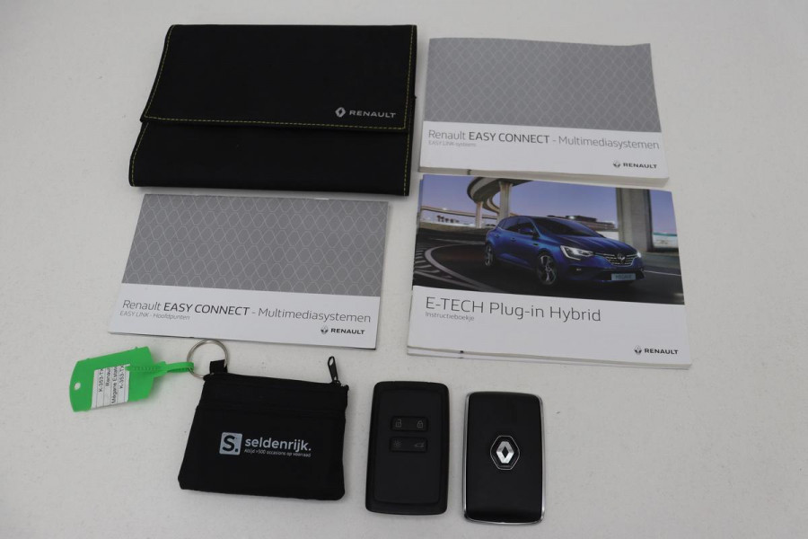 Renault Mégane 1.6 E-Tech Plug-In Hybrid Business Edition One | Head-Up | Leder | Stoel & stuurverwarming | Camera | BOSE Sound | Keyless | Navigatie | Full LED