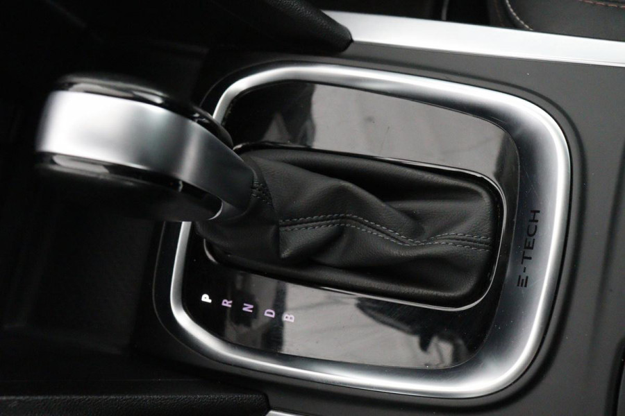 Renault Mégane 1.6 E-Tech Plug-In Hybrid Business Edition One | Head-Up | Leder | Stoel & stuurverwarming | Camera | BOSE Sound | Keyless | Navigatie | Full LED