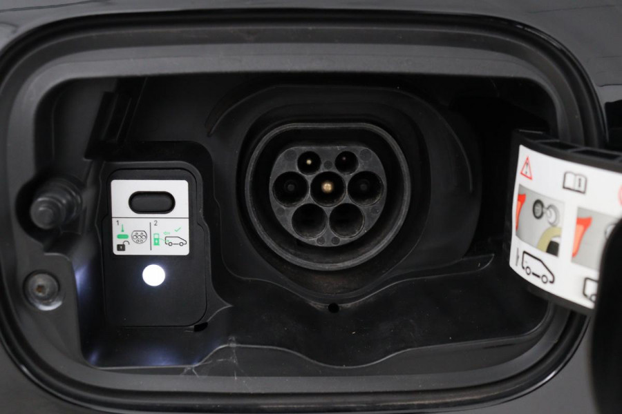 Renault Mégane 1.6 E-Tech Plug-In Hybrid Business Edition One | Head-Up | Leder | Stoel & stuurverwarming | Camera | BOSE Sound | Keyless | Navigatie | Full LED