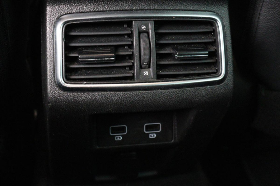 Renault Mégane 1.6 E-Tech Plug-In Hybrid Business Edition One | Head-Up | Leder | Stoel & stuurverwarming | Camera | BOSE Sound | Keyless | Navigatie | Full LED
