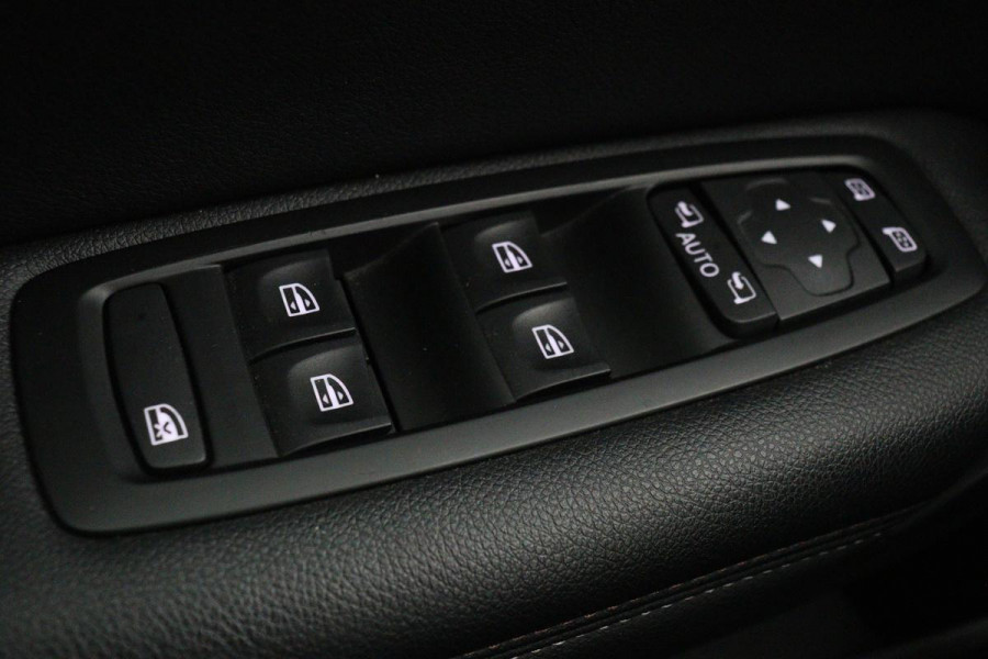 Renault Mégane 1.6 E-Tech Plug-In Hybrid Business Edition One | Head-Up | Leder | Stoel & stuurverwarming | Camera | BOSE Sound | Keyless | Navigatie | Full LED