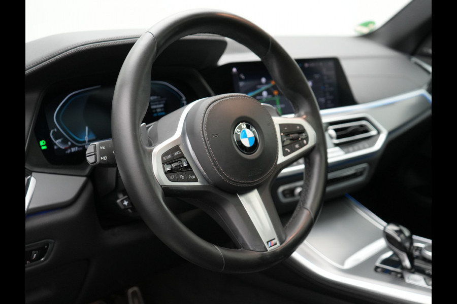 BMW X5 xDrive45e M Sport Plug In Hybrid 394pk Dealer O.H. PHEV | Panodak | Luchtvering | Lederen Sporstoelen Memory & Massage | Stoelventilatie | Harman Kardon | Head Up | Navigatie | Apple Carplay | Sfeerverlichting | Laser LED | DAB |