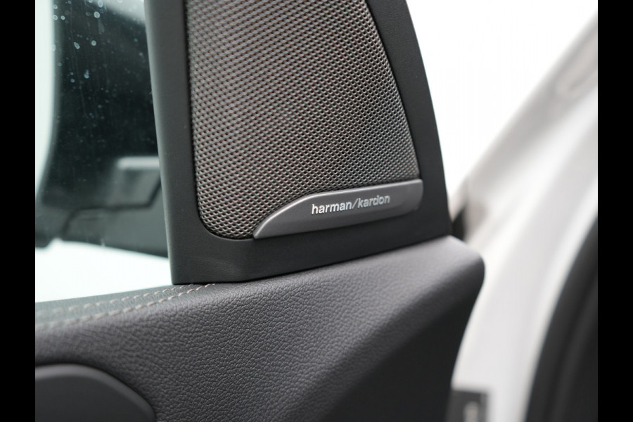 BMW X5 xDrive45e M Sport Plug In Hybrid 394pk Dealer O.H. PHEV | Panodak | Luchtvering | Lederen Sporstoelen Memory & Massage | Stoelventilatie | Harman Kardon | Head Up | Navigatie | Apple Carplay | Sfeerverlichting | Laser LED | DAB |