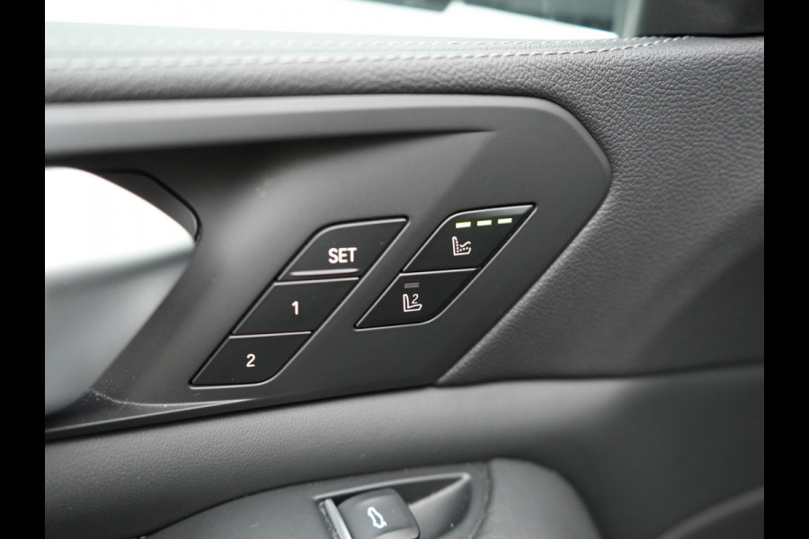 BMW X5 xDrive45e M Sport Plug In Hybrid 394pk Dealer O.H. PHEV | Panodak | Luchtvering | Lederen Sporstoelen Memory & Massage | Stoelventilatie | Harman Kardon | Head Up | Navigatie | Apple Carplay | Sfeerverlichting | Laser LED | DAB |