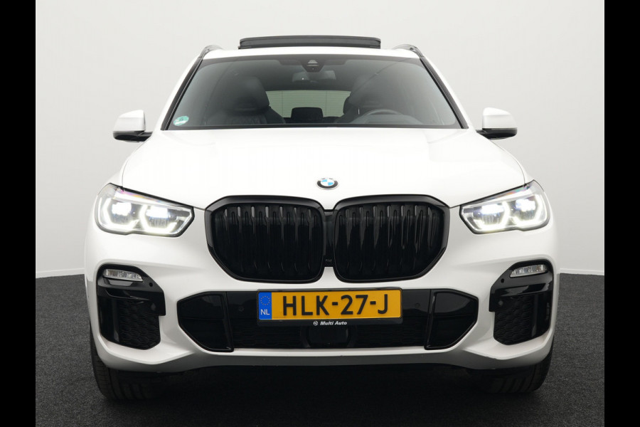 BMW X5 xDrive45e M Sport Plug In Hybrid 394pk Dealer O.H. PHEV | Panodak | Luchtvering | Lederen Sporstoelen Memory & Massage | Stoelventilatie | Harman Kardon | Head Up | Navigatie | Apple Carplay | Sfeerverlichting | Laser LED | DAB |