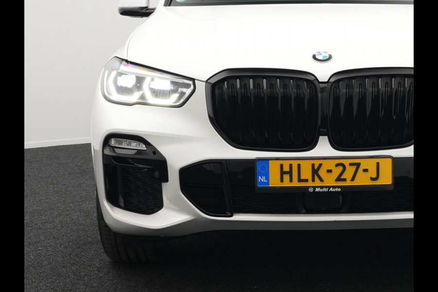 BMW X5 xDrive45e M Sport Plug In Hybrid 394pk Dealer O.H. PHEV | Panodak | Luchtvering | Lederen Sporstoelen Memory & Massage | Stoelventilatie | Harman Kardon | Head Up | Navigatie | Apple Carplay | Sfeerverlichting | Laser LED | DAB |