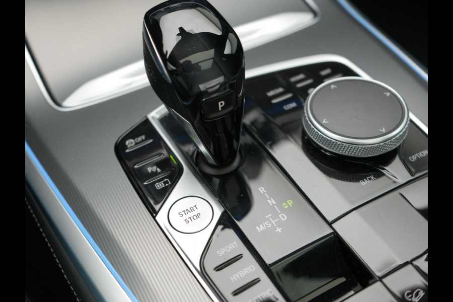 BMW X5 xDrive45e M Sport Plug In Hybrid 394pk Dealer O.H. PHEV | Panodak | Luchtvering | Lederen Sporstoelen Memory & Massage | Stoelventilatie | Harman Kardon | Head Up | Navigatie | Apple Carplay | Sfeerverlichting | Laser LED | DAB |