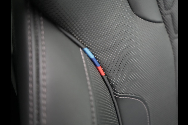 BMW X5 xDrive45e M Sport Plug In Hybrid 394pk Dealer O.H. PHEV | Panodak | Luchtvering | Lederen Sporstoelen Memory & Massage | Stoelventilatie | Harman Kardon | Head Up | Navigatie | Apple Carplay | Sfeerverlichting | Laser LED | DAB |