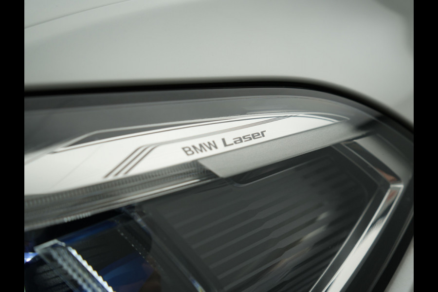 BMW X5 xDrive45e M Sport Plug In Hybrid 394pk Dealer O.H. PHEV | Panodak | Luchtvering | Lederen Sporstoelen Memory & Massage | Stoelventilatie | Harman Kardon | Head Up | Navigatie | Apple Carplay | Sfeerverlichting | Laser LED | DAB |