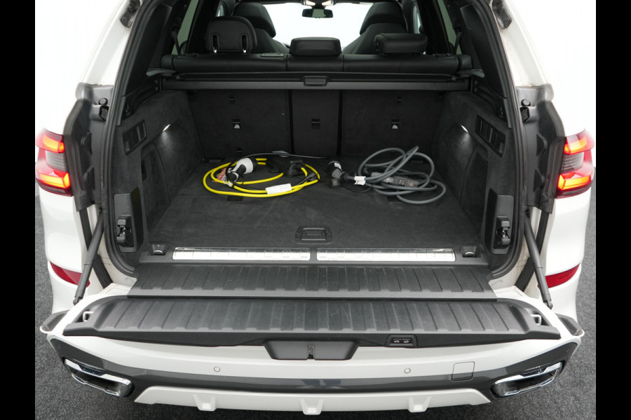 BMW X5 xDrive45e M Sport Plug In Hybrid 394pk Dealer O.H. PHEV | Panodak | Luchtvering | Lederen Sporstoelen Memory & Massage | Stoelventilatie | Harman Kardon | Head Up | Navigatie | Apple Carplay | Sfeerverlichting | Laser LED | DAB |