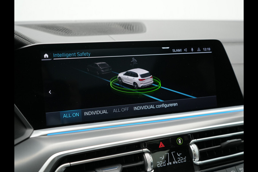BMW X5 xDrive45e M Sport Plug In Hybrid 394pk Dealer O.H. PHEV | Panodak | Luchtvering | Lederen Sporstoelen Memory & Massage | Stoelventilatie | Harman Kardon | Head Up | Navigatie | Apple Carplay | Sfeerverlichting | Laser LED | DAB |