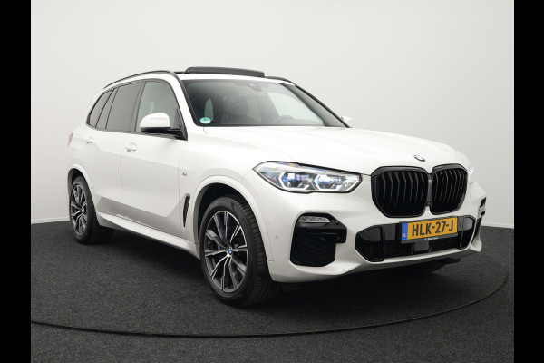 BMW X5 xDrive45e M Sport Plug In Hybrid 394pk Dealer O.H. PHEV | Panodak | Luchtvering | Lederen Sporstoelen Memory & Massage | Stoelventilatie | Harman Kardon | Head Up | Navigatie | Apple Carplay | Sfeerverlichting | Laser LED | DAB |