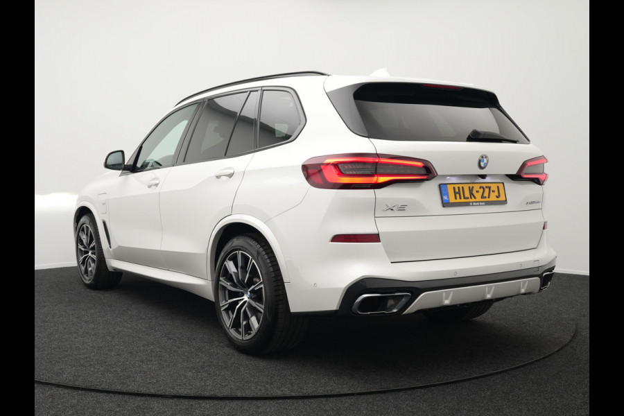 BMW X5 xDrive45e M Sport Plug In Hybrid 394pk Dealer O.H. PHEV | Panodak | Luchtvering | Lederen Sporstoelen Memory & Massage | Stoelventilatie | Harman Kardon | Head Up | Navigatie | Apple Carplay | Sfeerverlichting | Laser LED | DAB |