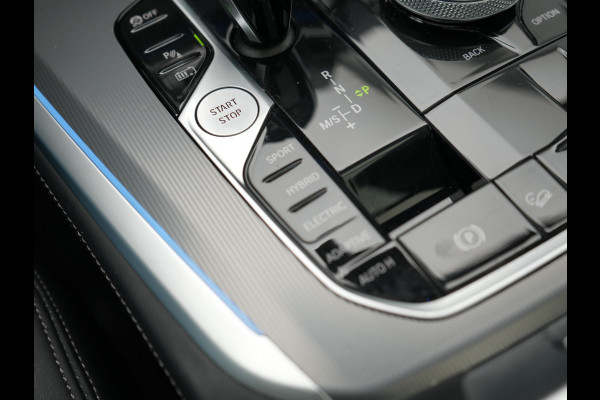 BMW X5 xDrive45e M Sport Plug In Hybrid 394pk Dealer O.H. PHEV | Panodak | Luchtvering | Lederen Sporstoelen Memory & Massage | Stoelventilatie | Harman Kardon | Head Up | Navigatie | Apple Carplay | Sfeerverlichting | Laser LED | DAB |
