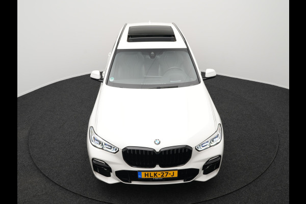 BMW X5 xDrive45e M Sport Plug In Hybrid 394pk Dealer O.H. PHEV | Panodak | Luchtvering | Lederen Sporstoelen Memory & Massage | Stoelventilatie | Harman Kardon | Head Up | Navigatie | Apple Carplay | Sfeerverlichting | Laser LED | DAB |