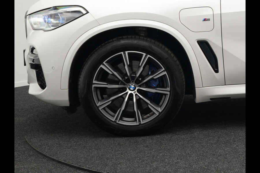BMW X5 xDrive45e M Sport Plug In Hybrid 394pk Dealer O.H. PHEV | Panodak | Luchtvering | Lederen Sporstoelen Memory & Massage | Stoelventilatie | Harman Kardon | Head Up | Navigatie | Apple Carplay | Sfeerverlichting | Laser LED | DAB |
